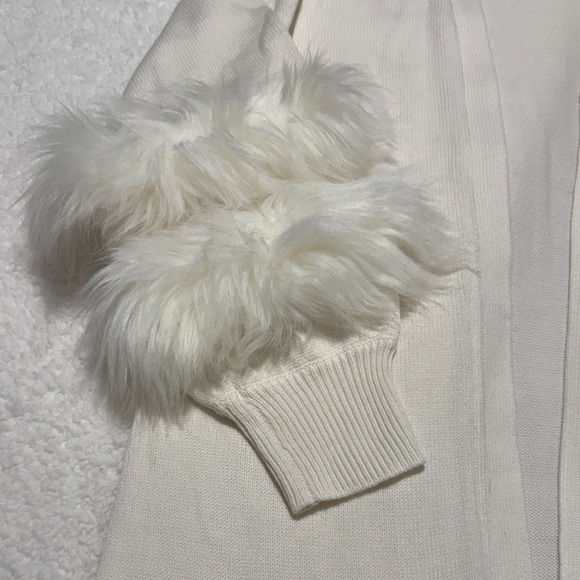 Chico’s Elegant Long and Soft Cream Sweater with Faux Fur Accents - Picture 2 of 6
